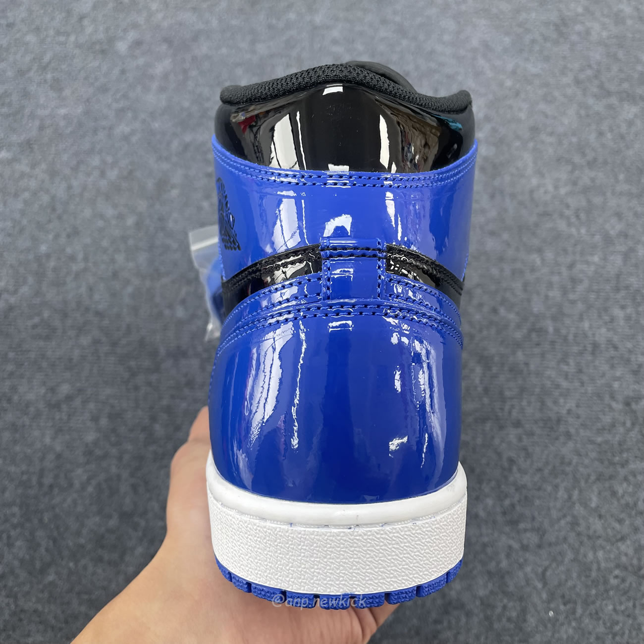 Air Jordan 1 Retro High Og Patent Royal 555088 404 (2) - newkick.vip