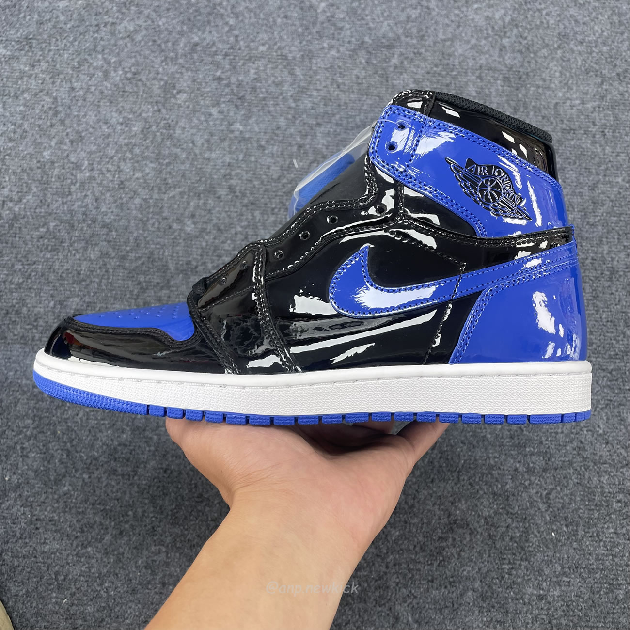 Air Jordan 1 Retro High Og Patent Royal 555088 404 (9) - newkick.vip