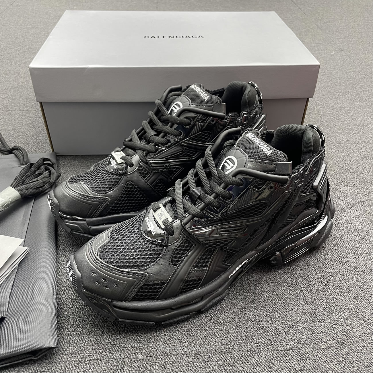 Balenciaga Runner Black 677403w3rb11000 (2) - newkick.vip