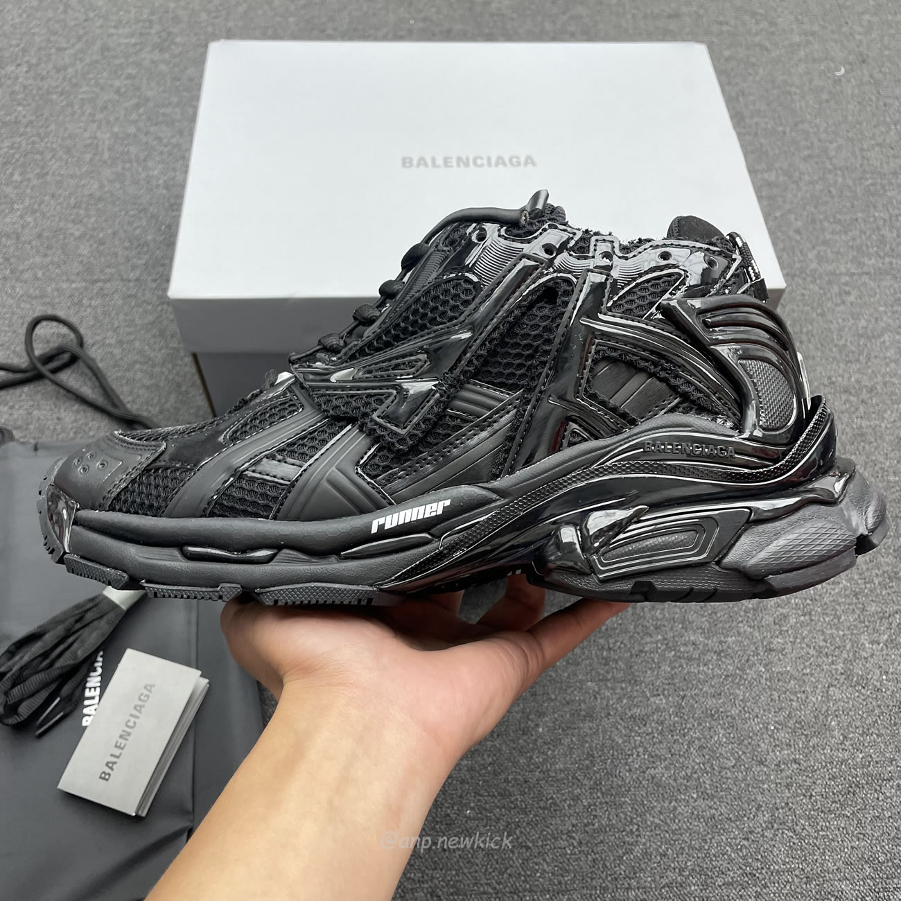 Balenciaga Runner Black 677403w3rb11000 (3) - newkick.vip