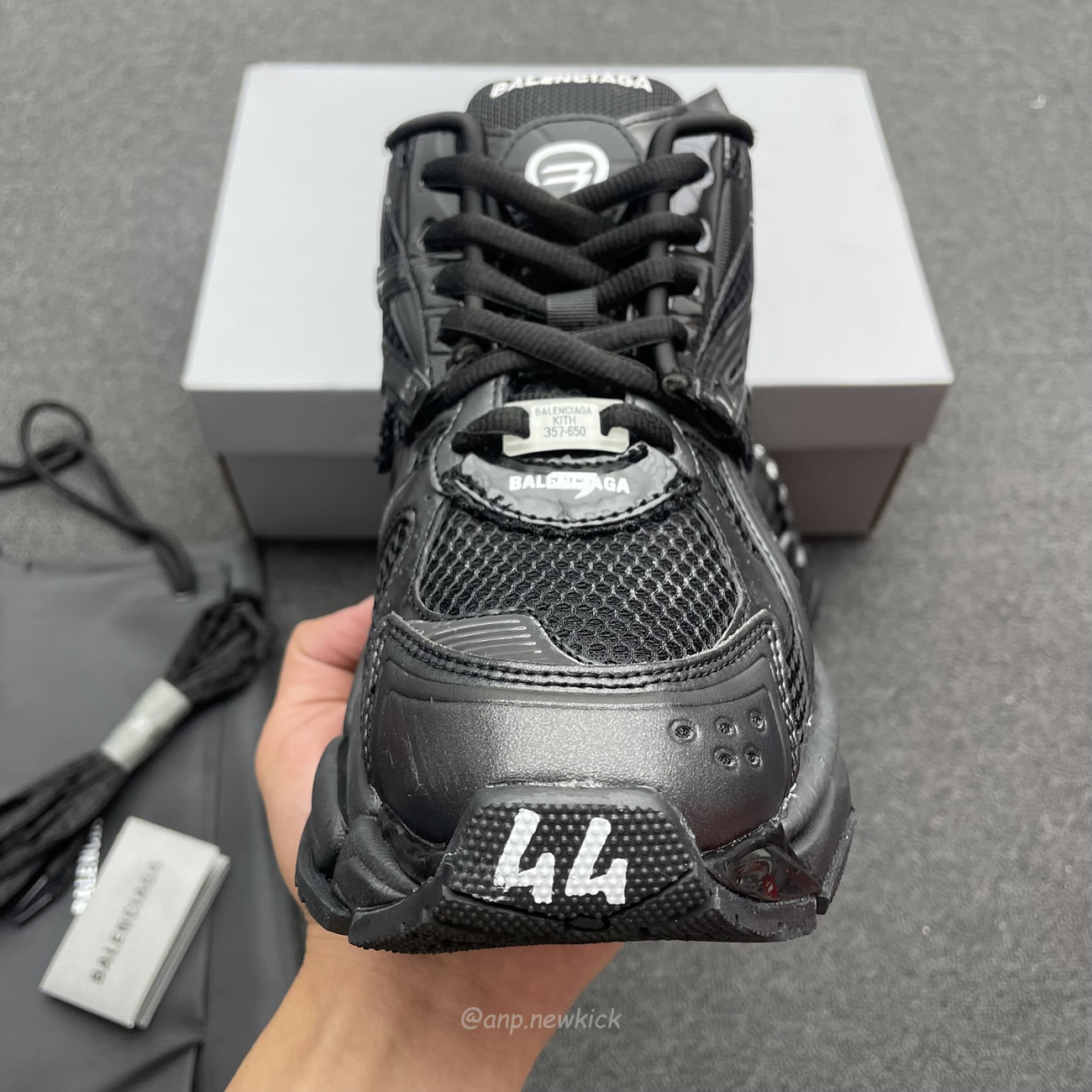 Balenciaga Runner Black 677403w3rb11000 (4) - newkick.vip