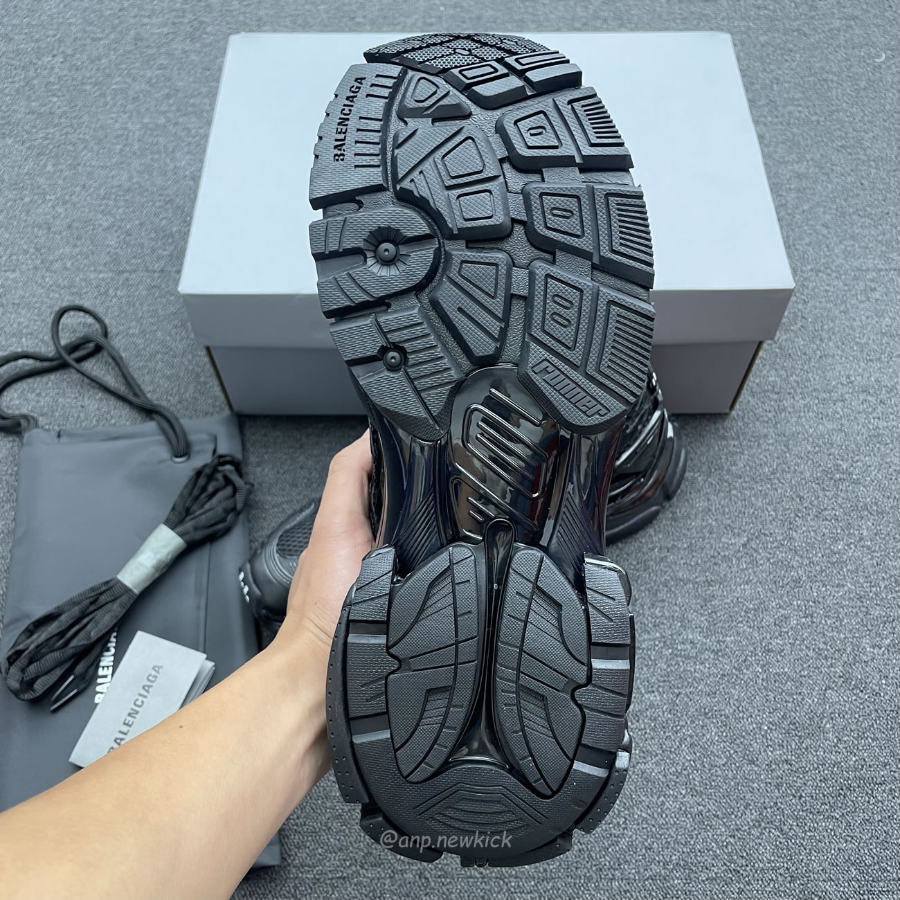 Balenciaga Runner Black 677403w3rb11000 (8) - newkick.vip