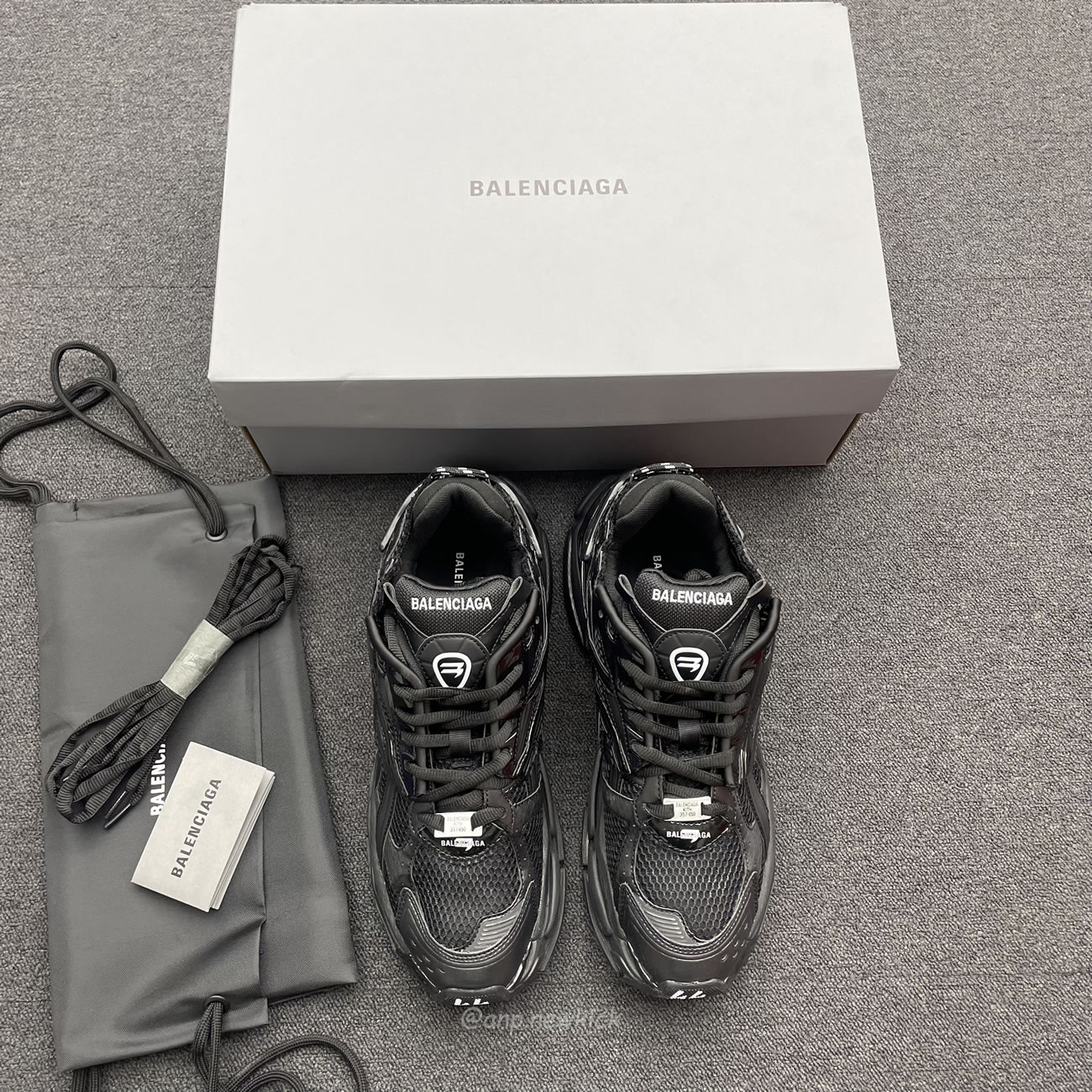 Balenciaga Runner Black 677403w3rb11000 (9) - newkick.vip