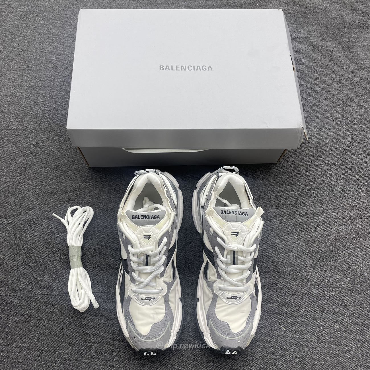 Balenciaga Runner Grey White Black 772774w3rny9012 (7) - newkick.vip