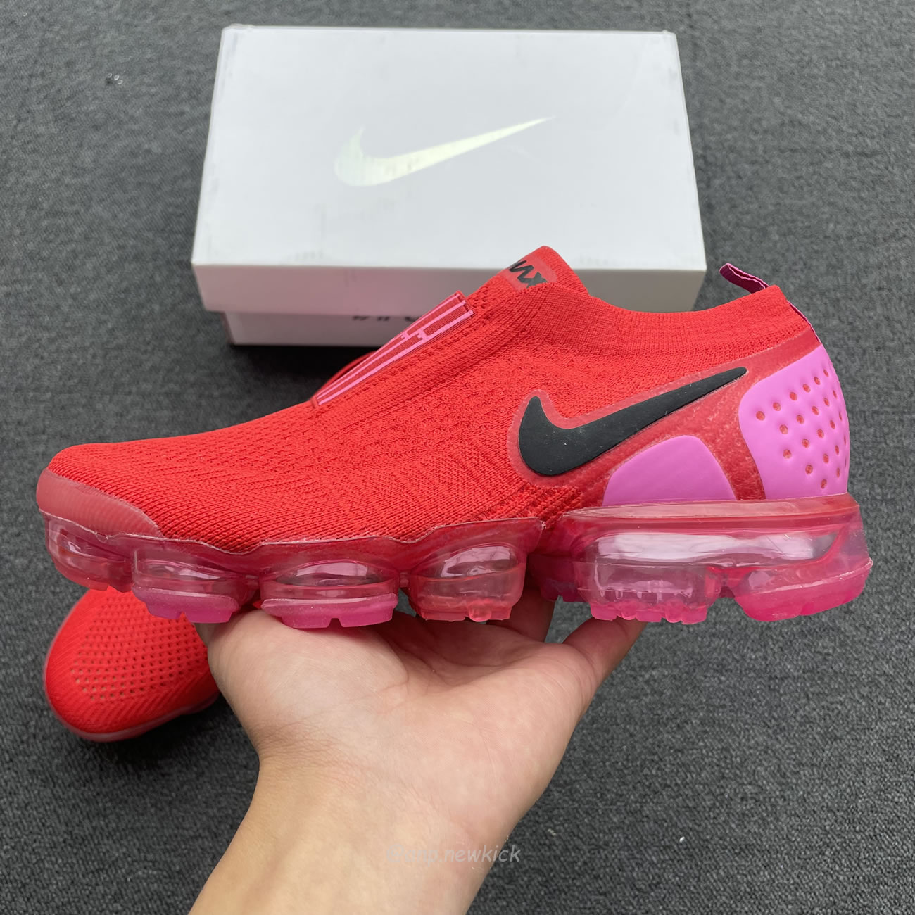 Nike Air Vapormax Moc 2 University Red Fuchsia Blast Womens Aj6599 600 (6) - newkick.vip