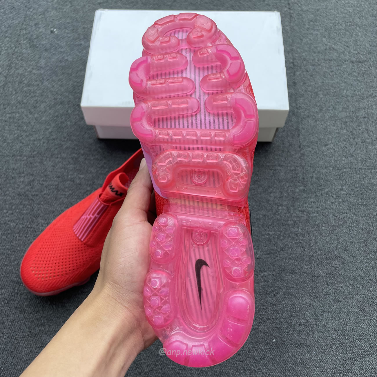 Nike Air Vapormax Moc 2 University Red Fuchsia Blast Womens Aj6599 600 (7) - newkick.vip