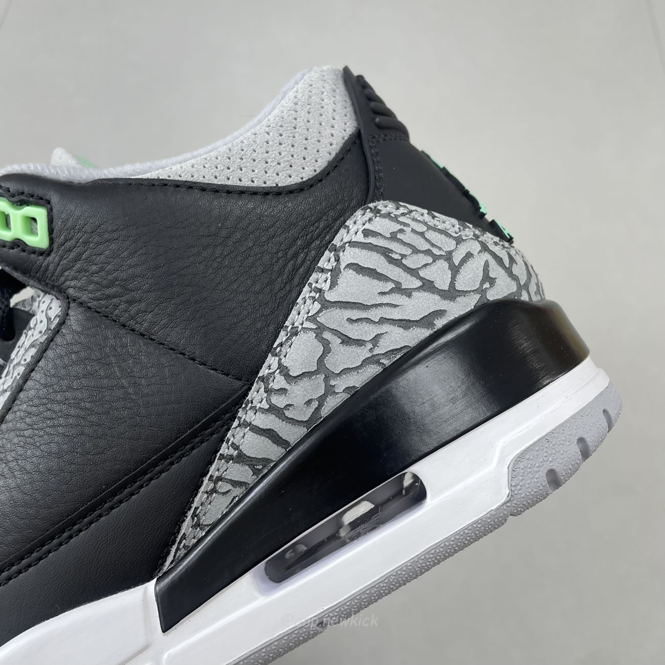 Air Jordan 3 Retro Green Glow Ct8532 031 (4) - newkick.vip