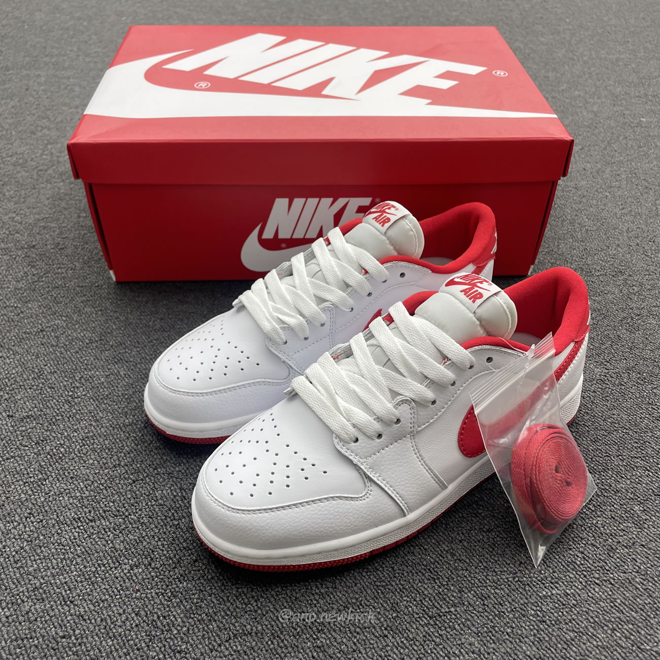 Air Jordan 1 Retro Low Og University Red Cz0790 161 (2) - newkick.vip