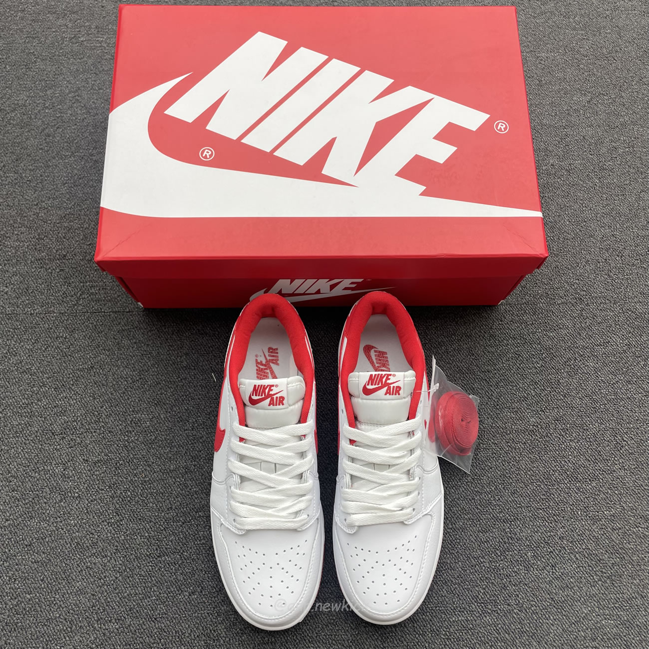 Air Jordan 1 Retro Low Og University Red Cz0790 161 (3) - newkick.vip