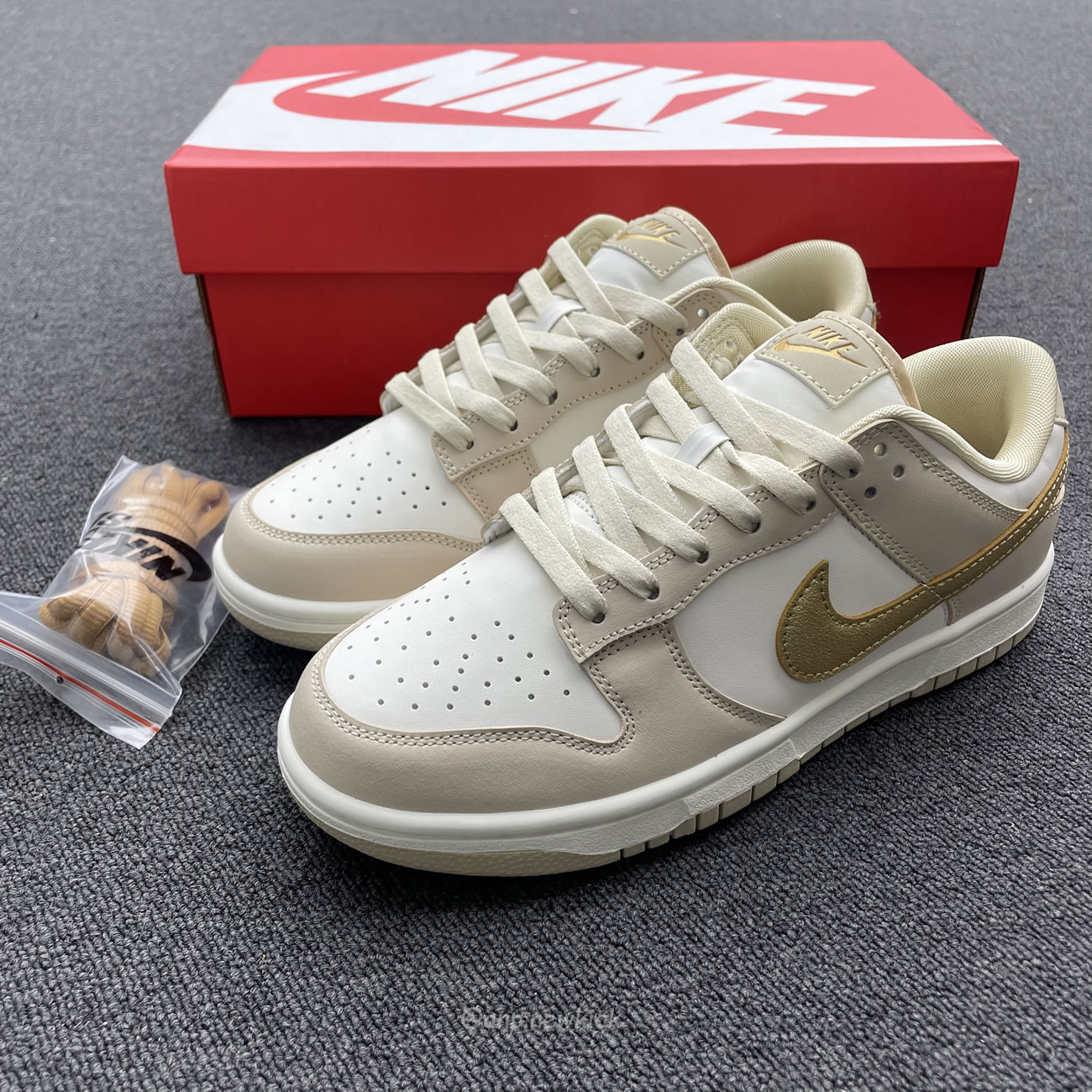 Nike Dunk Low Gold Swoosh Dx5930 001 (10) - newkick.vip