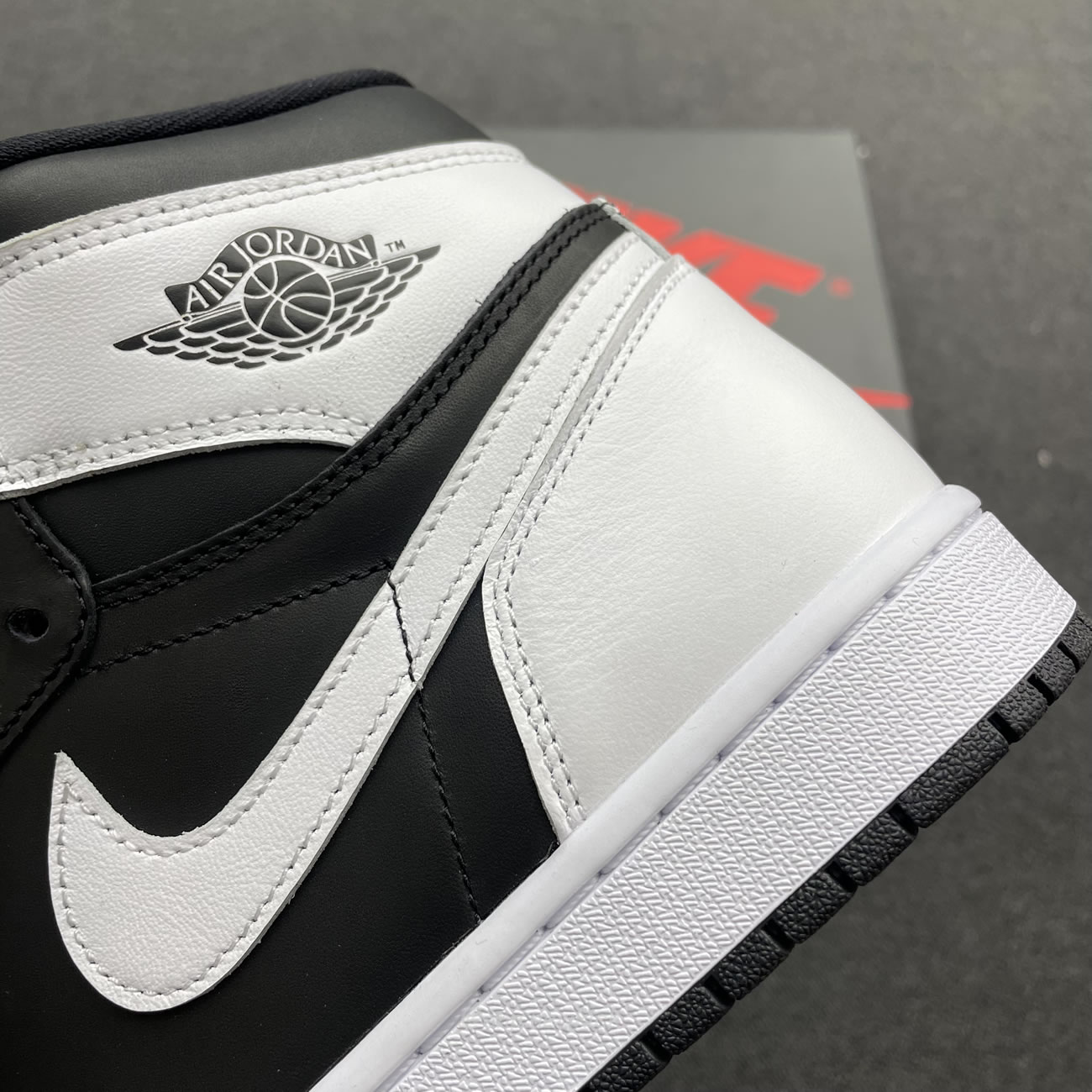 Air Jordan 1 Retro High Og Black White Dz5485 010 (3) - newkick.vip