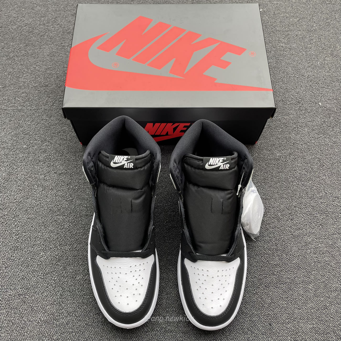 Air Jordan 1 Retro High Og Black White Dz5485 010 (4) - newkick.vip