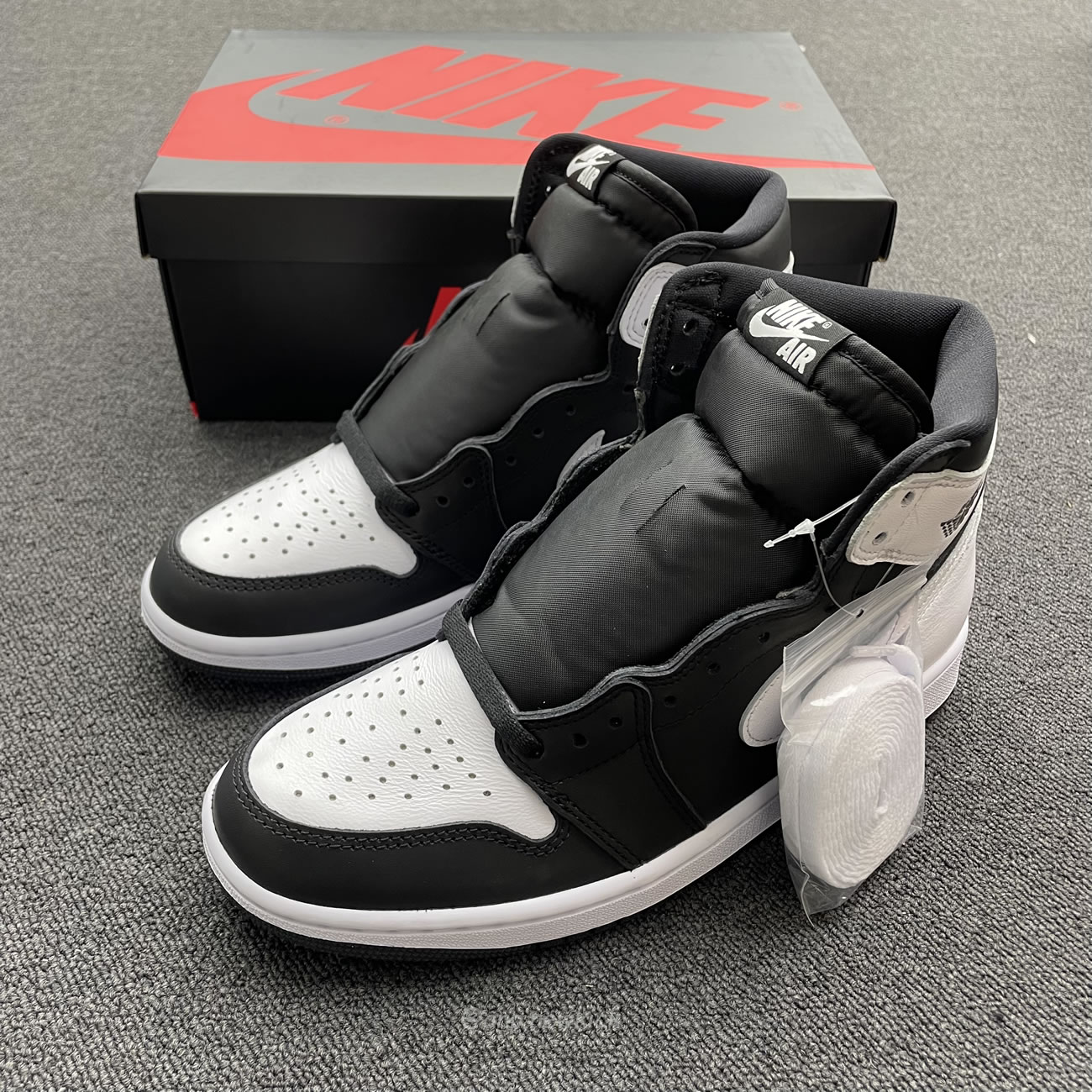 Air Jordan 1 Retro High Og Black White Dz5485 010 (7) - newkick.vip