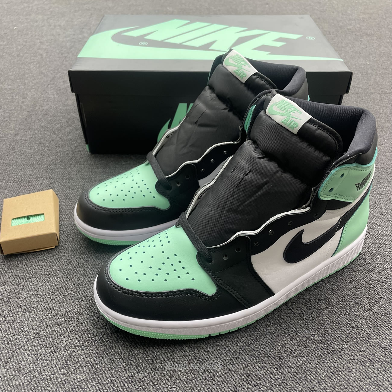 Air Jordan 1 Retro High Og Green Glow Dz5485 130 (3) - newkick.vip