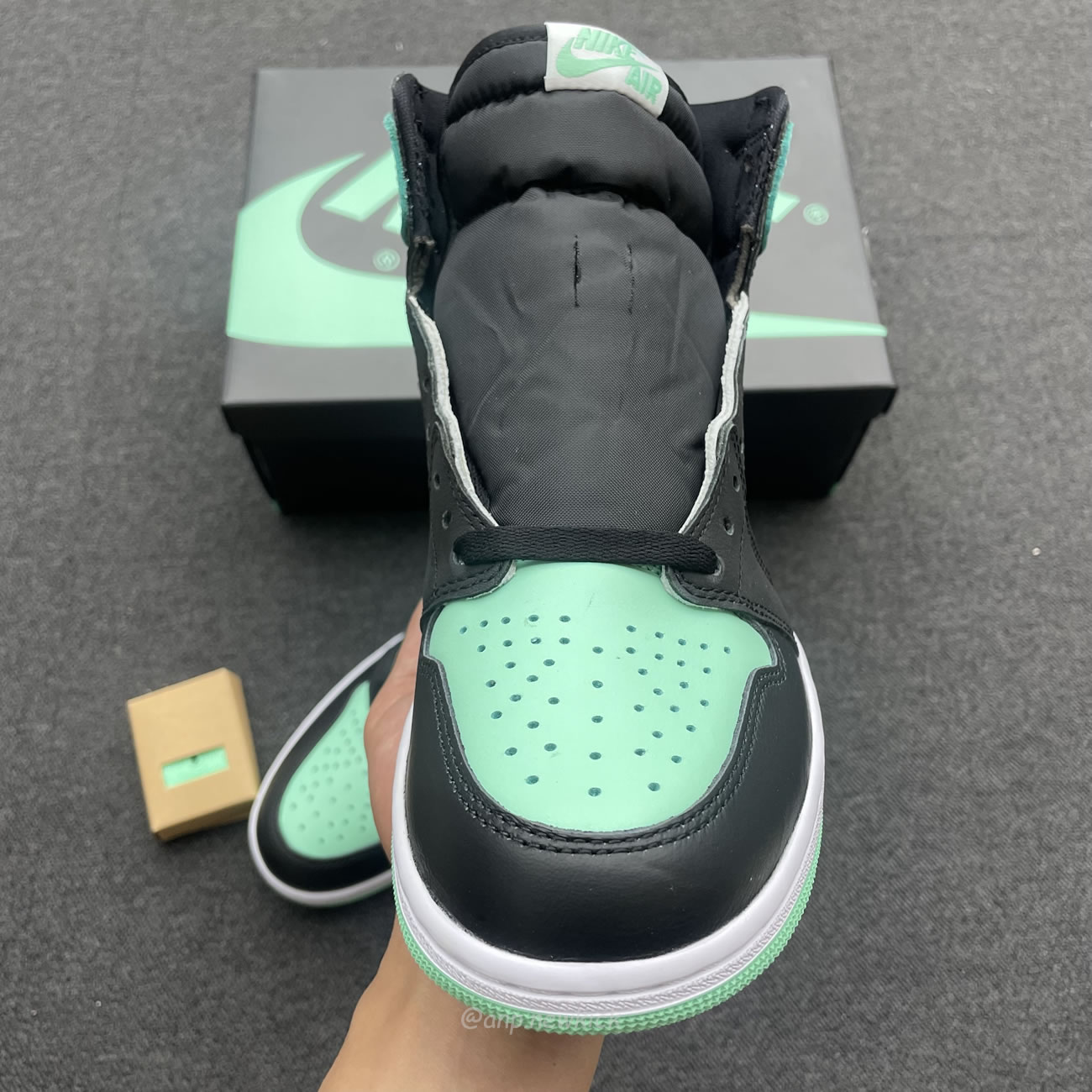 Air Jordan 1 Retro High Og Green Glow Dz5485 130 (8) - newkick.vip