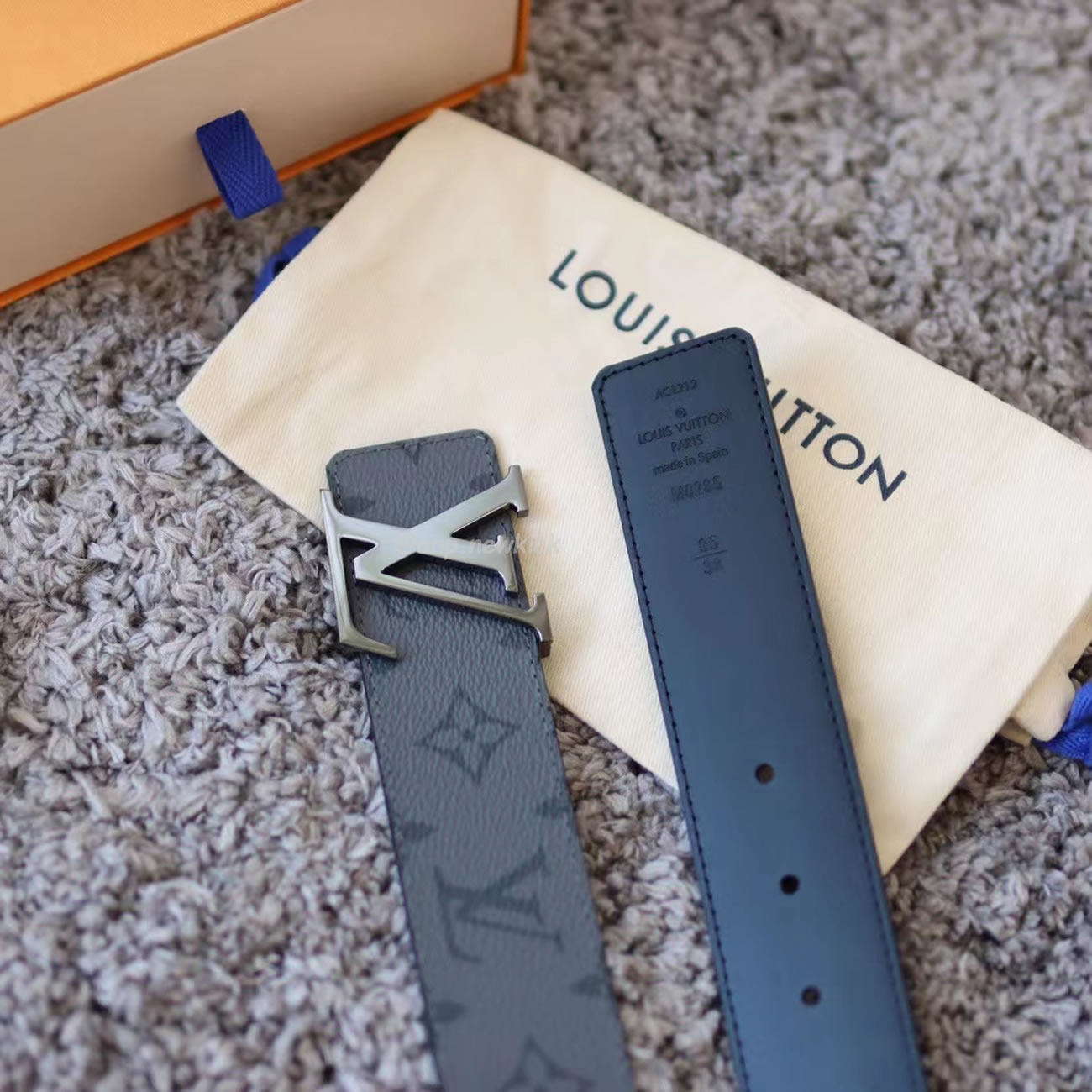 Louis Vuitton Reversible Belt Initiales Monogram Eclipse Reverse 40mm Gray M0285t (3) - newkick.vip