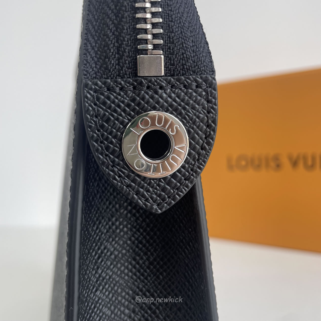 Louis Vuitton Pochette Voyage M30450 (3) - newkick.vip