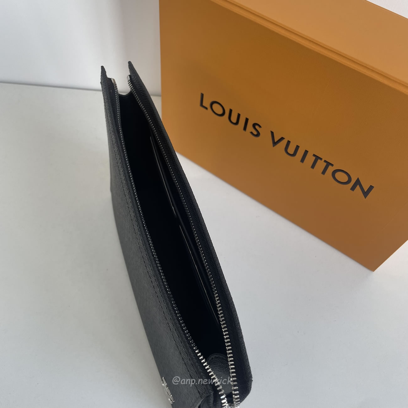 Louis Vuitton Pochette Voyage M30450 (5) - newkick.vip