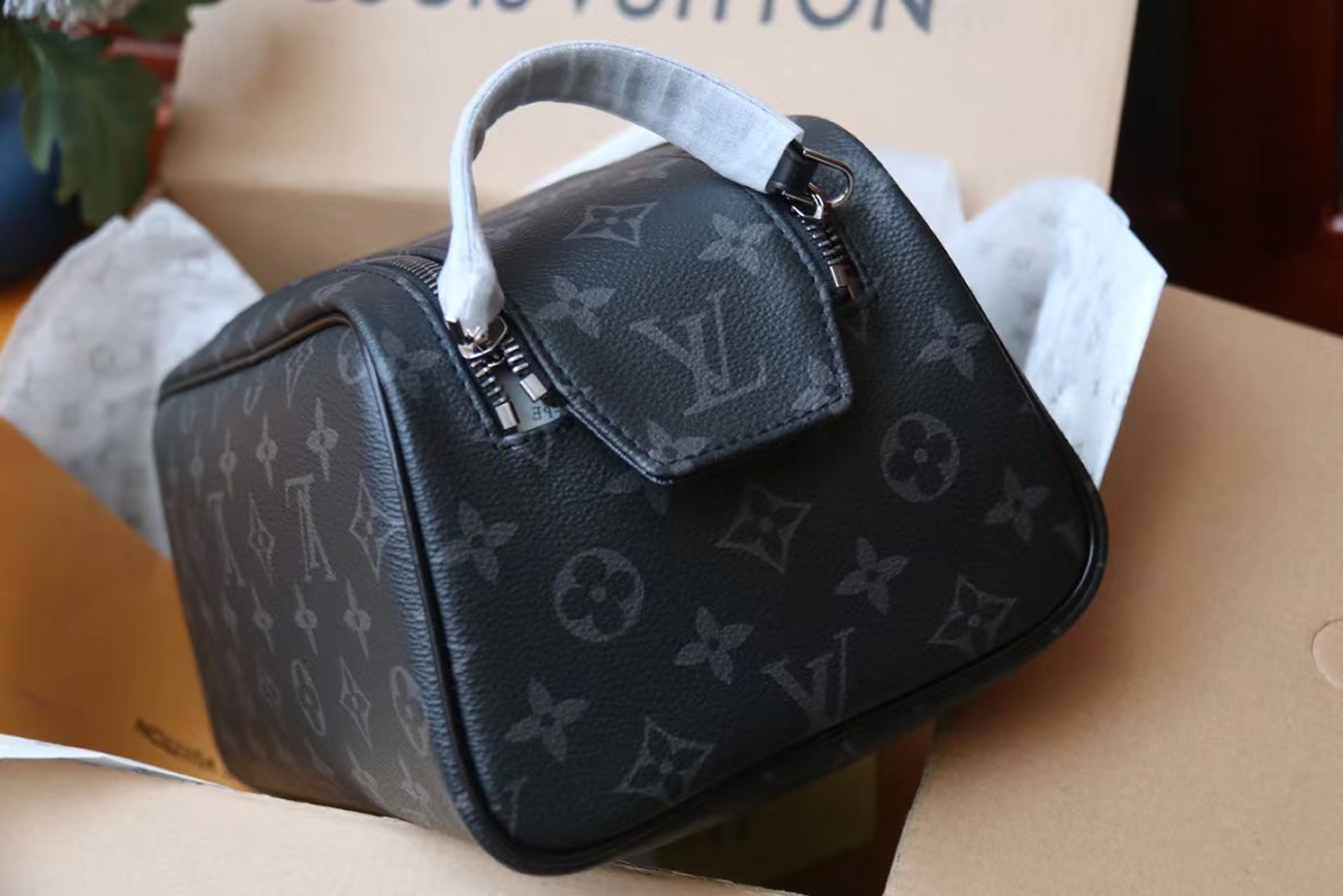 Louis Vuitton Dopp Kit M46354 (7) - newkick.vip