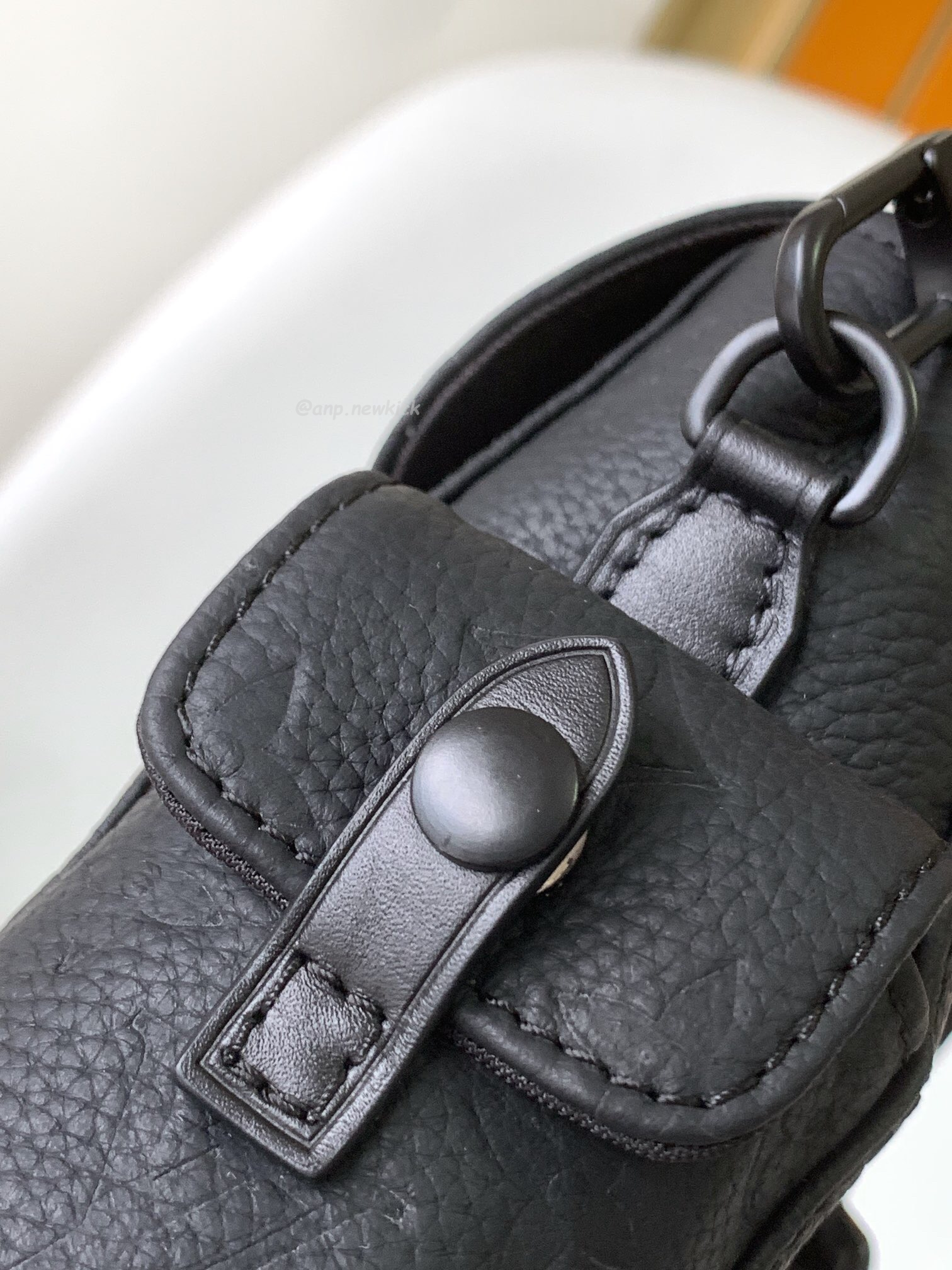 Louis Vuitton Nano Christopher M83164 (5) - newkick.vip