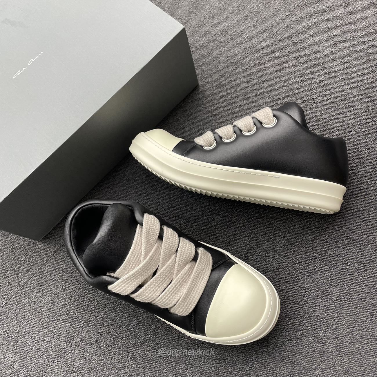 Rick Owens Jumbo Lace Padded Sneaks Low Black Acid Milk Ru02c7893 (2) - newkick.vip