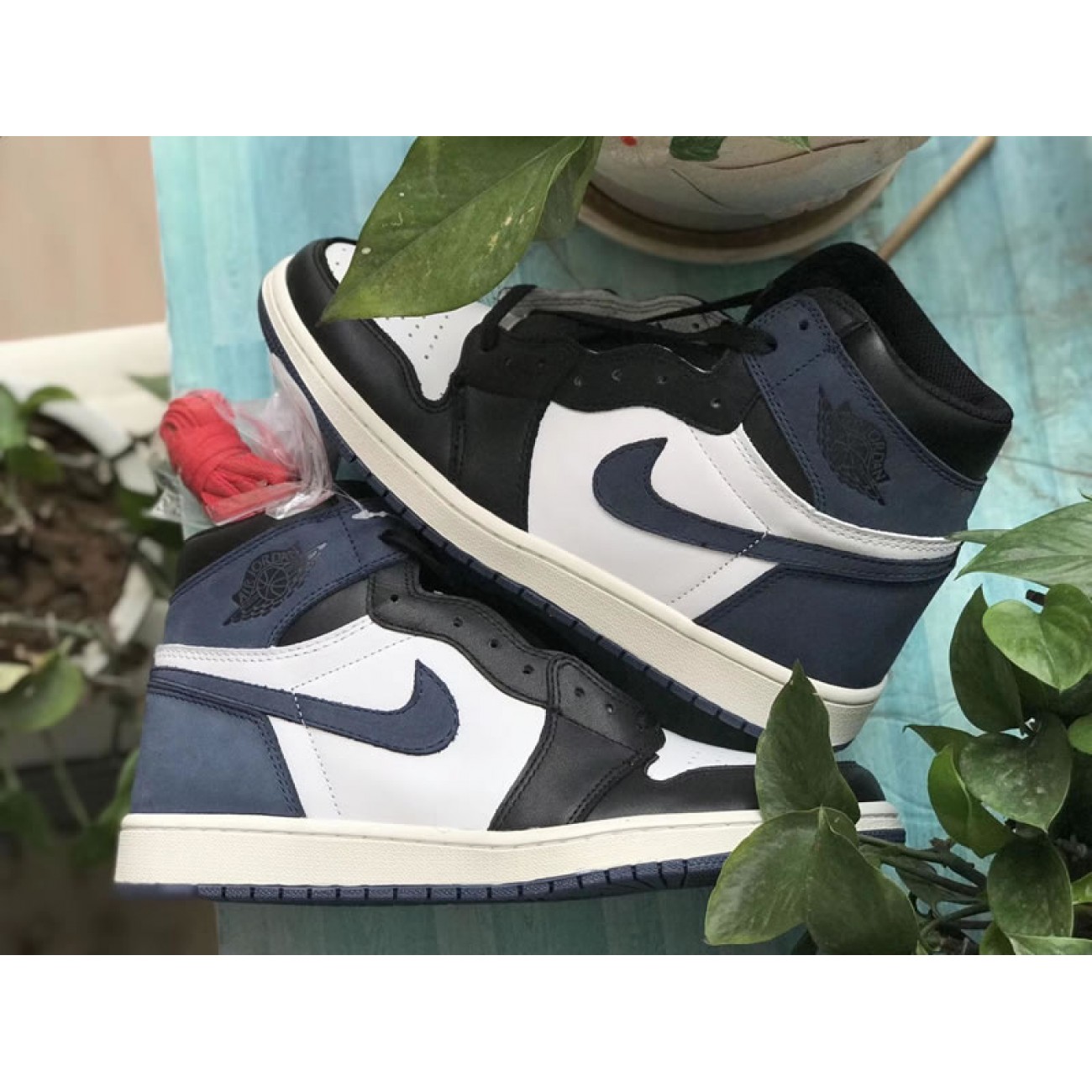 Air Jordan 1 Retro High OG "Blue Moon" 555088-115