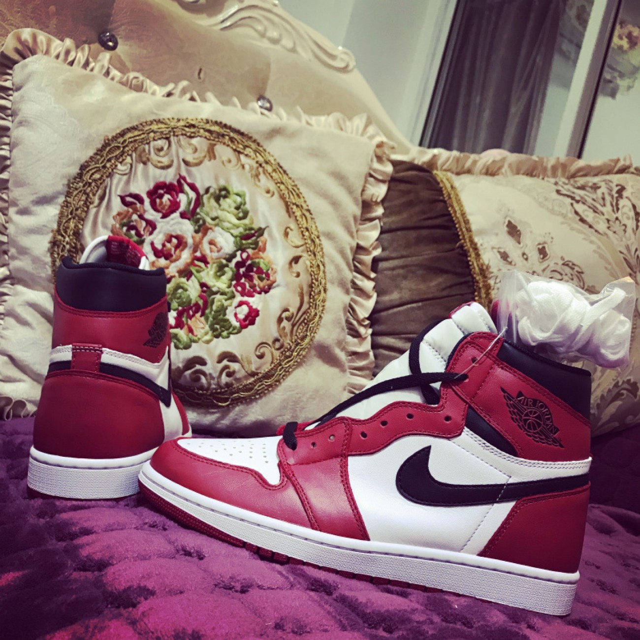 Air Jordan 1 Retro High OG "Chicago" 555088-101