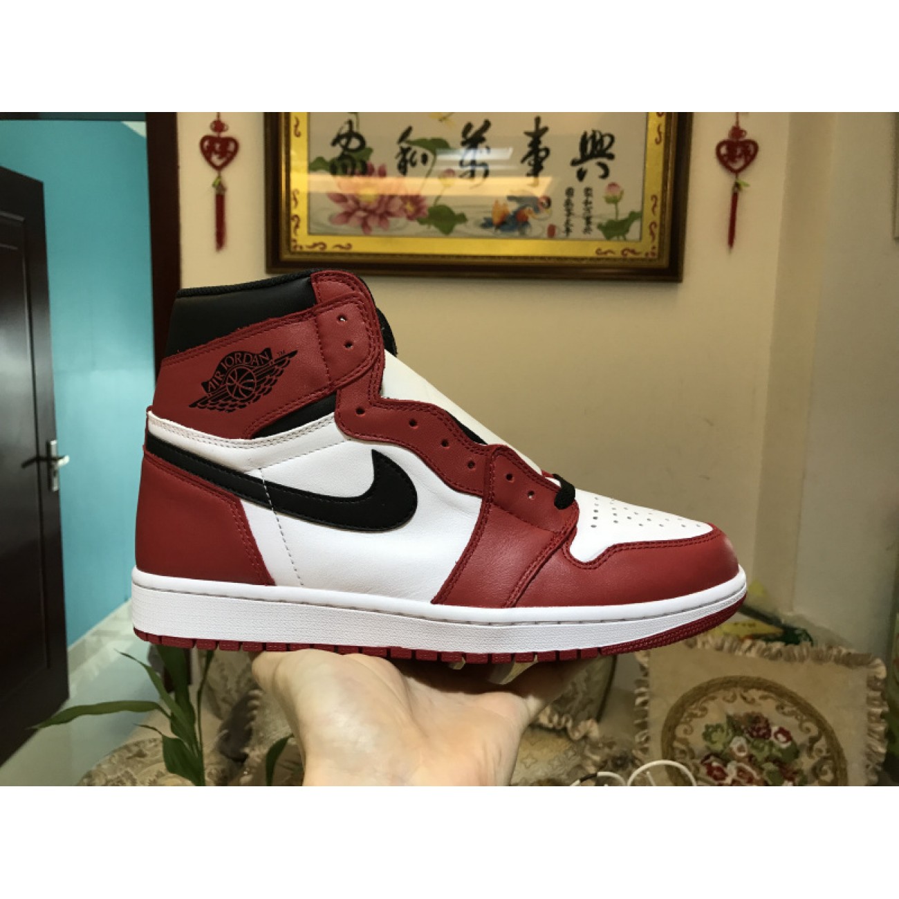 Air Jordan 1 Retro High OG "Chicago" 555088-101