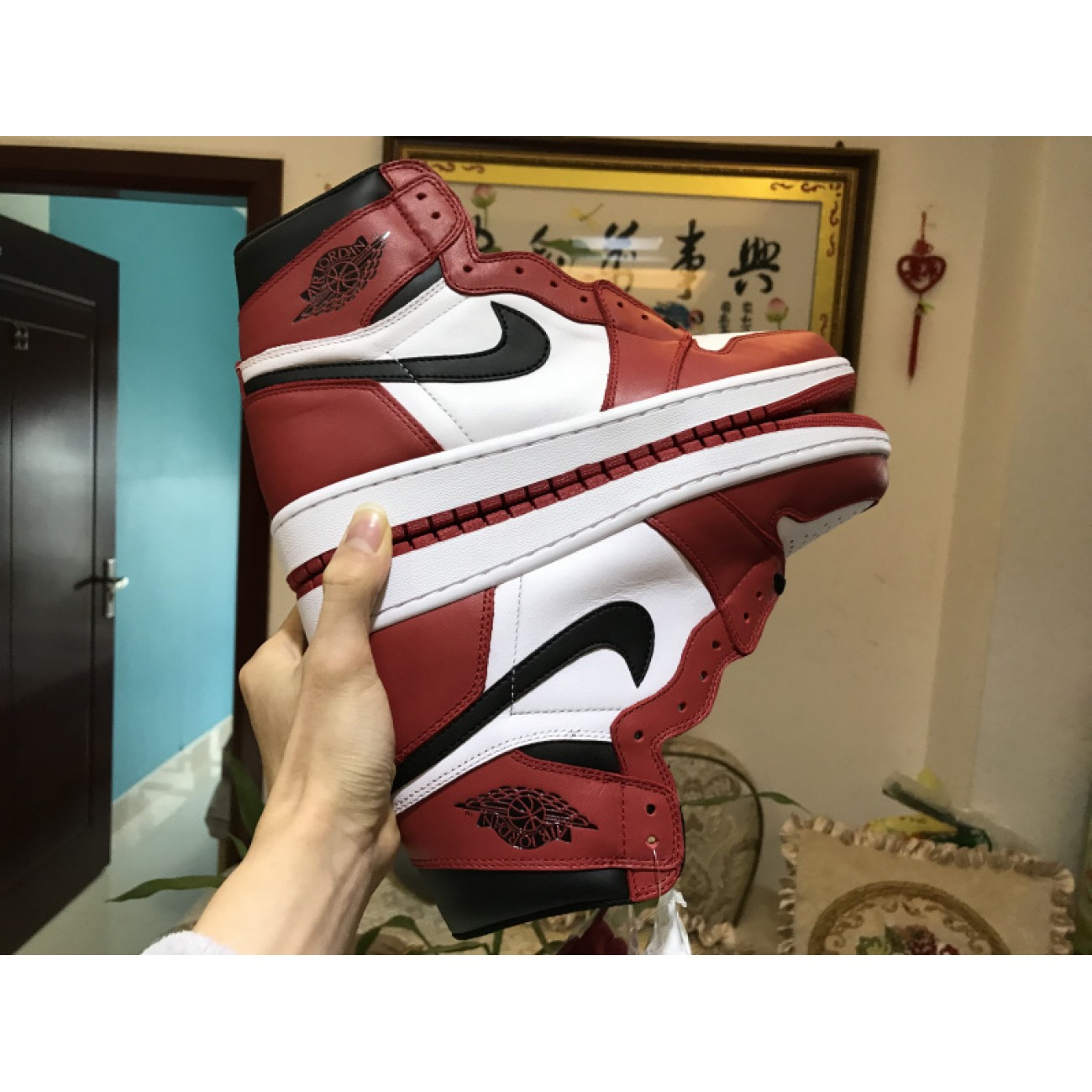 Air Jordan 1 Retro High OG "Chicago" 555088-101