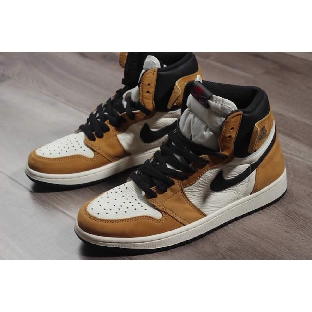 Air Jordan 1 Retro High OG "Wheat" AJ1 White Black And Yellow/Gold 555088-700