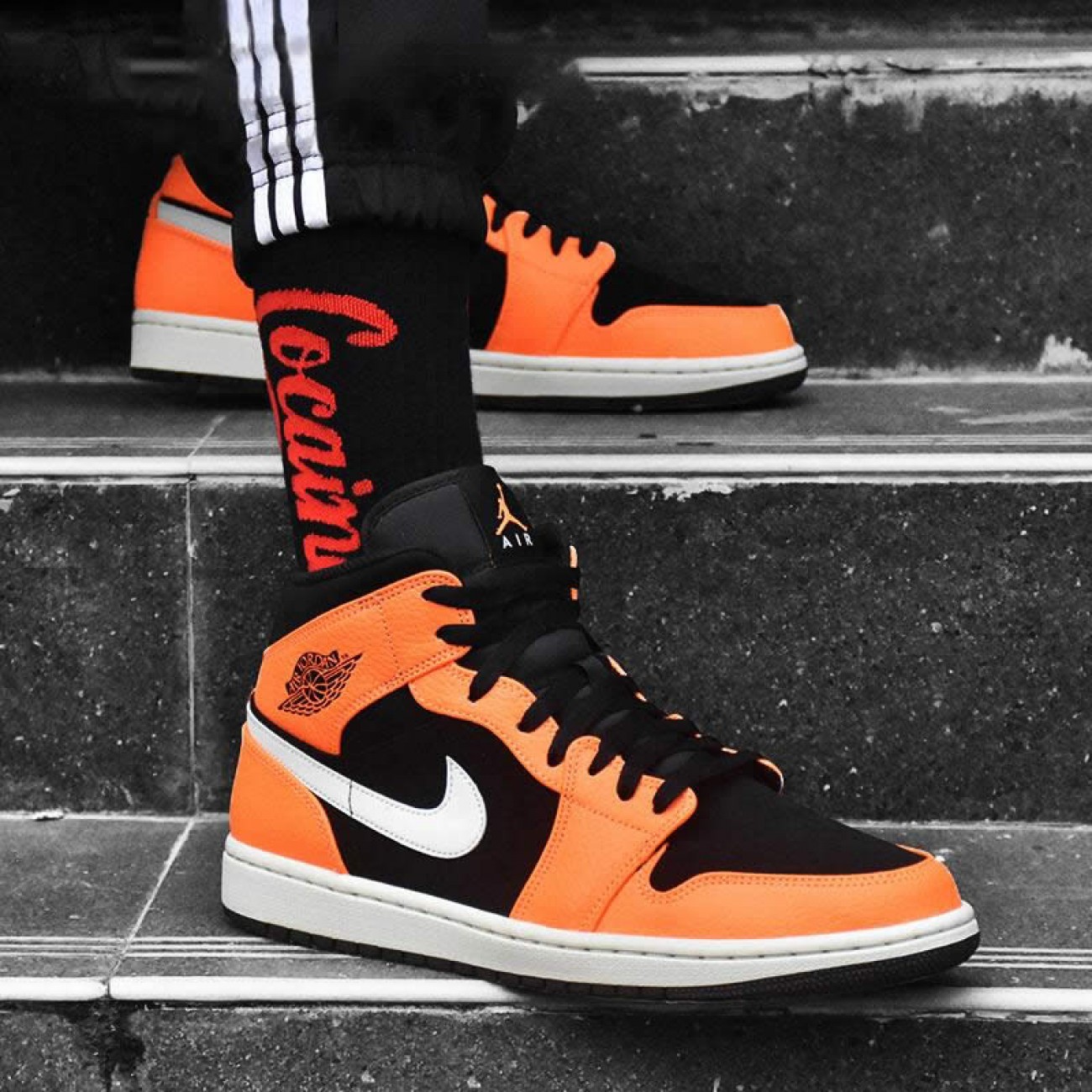 Shattered Backboard Air Jordan 1 Mid Black Orange Peel 554724-062