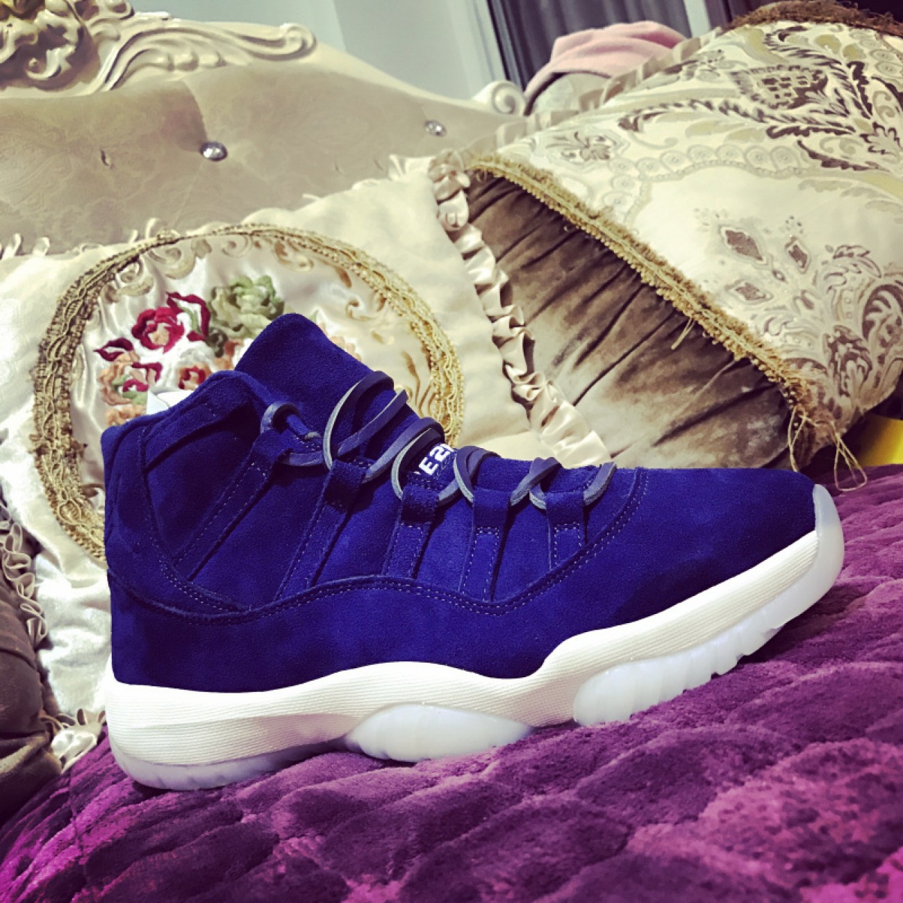 Air Jordan 11 x Jeter Re2pect Blue Suede 351792-147