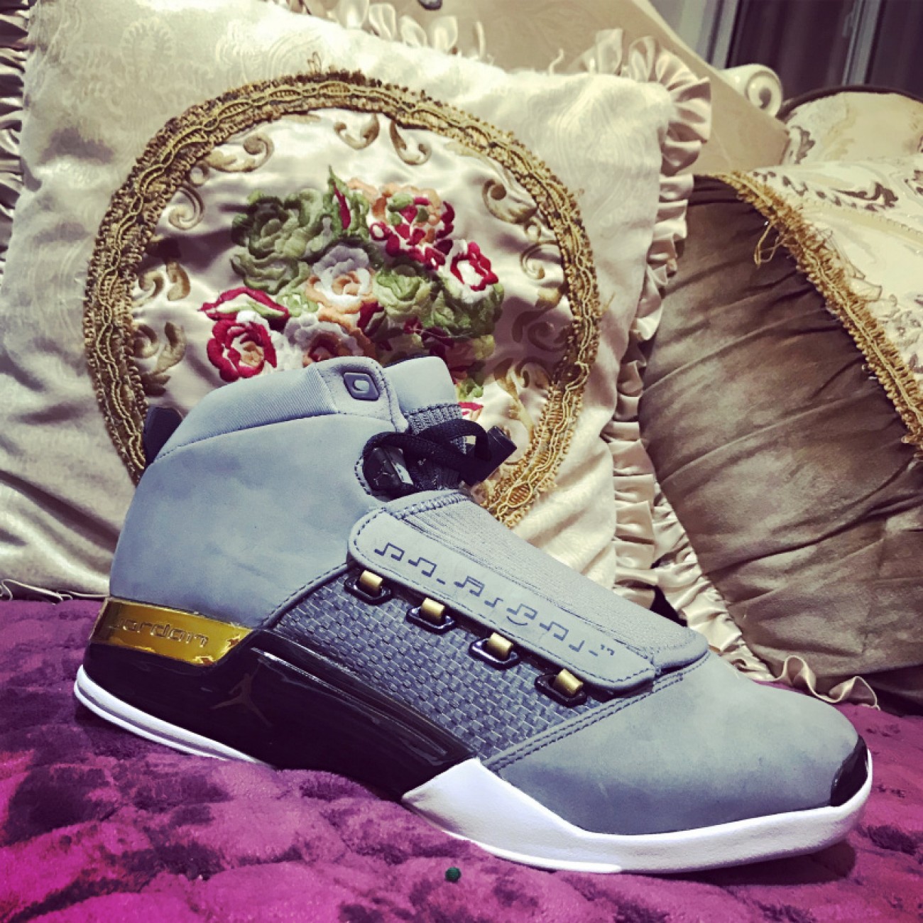 Air Jordan 17 "TrophyRoom" AH7963-023