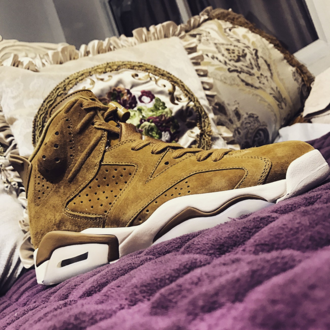 Air Jordan 6 Golden Harvest Wheat 384664-705