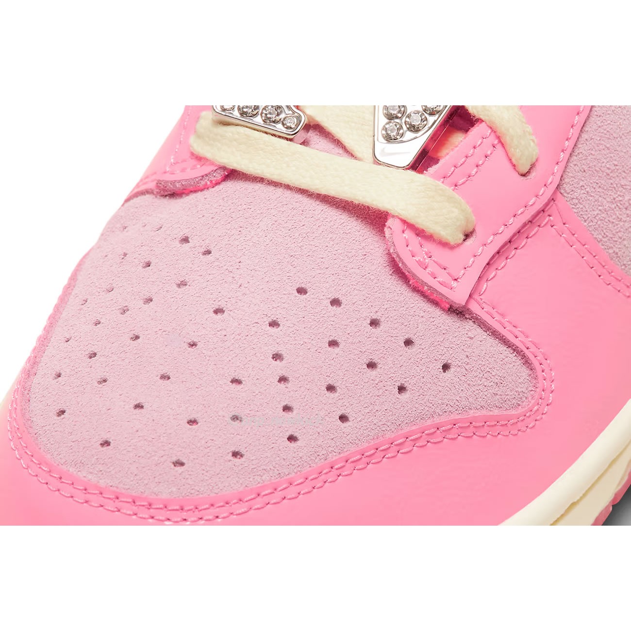 Nike Dunk Low LX Barbie FN8927-621