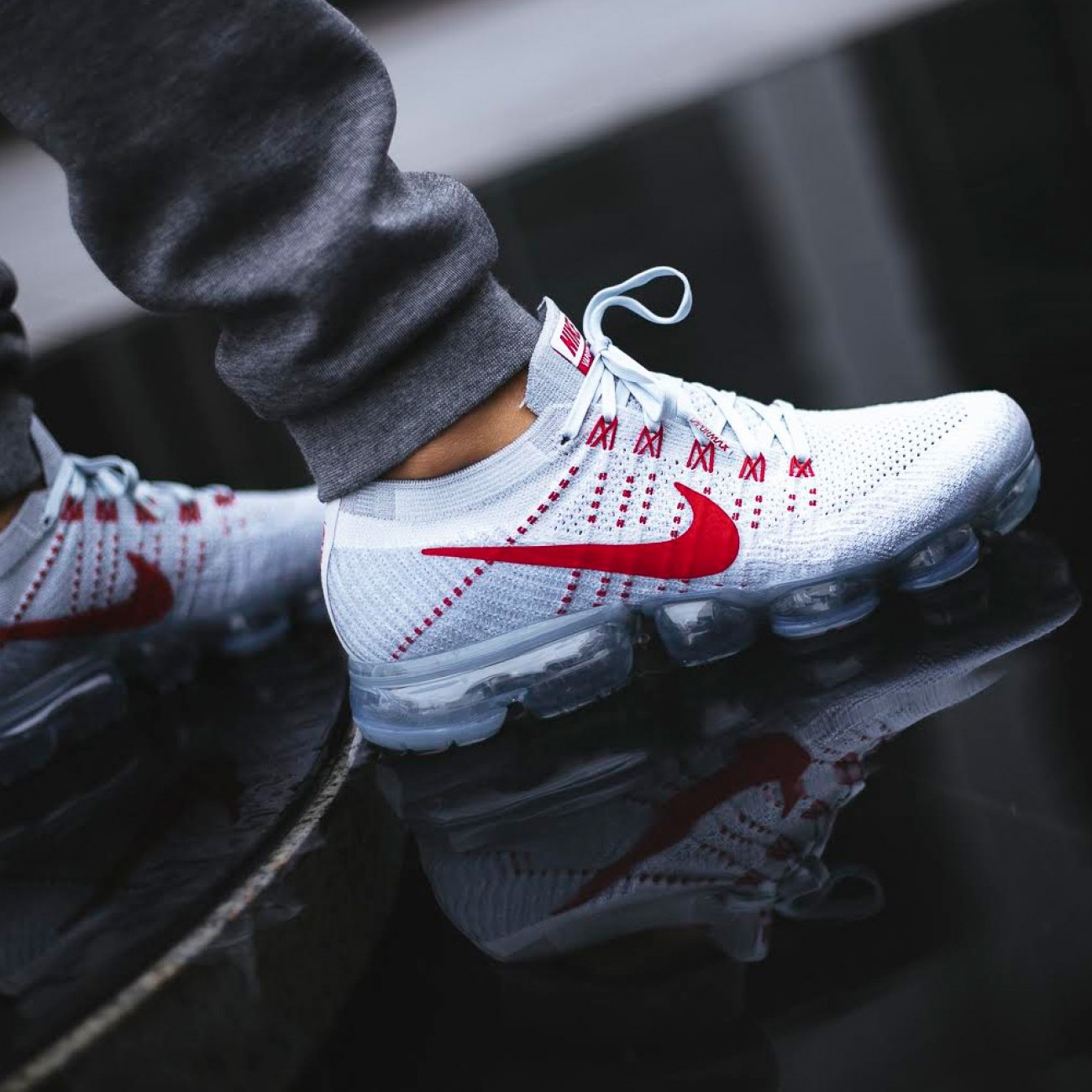 NIKE AIR VAPORMAX FLYKNIT PURE PLATINUM/UNIVERSITY RED