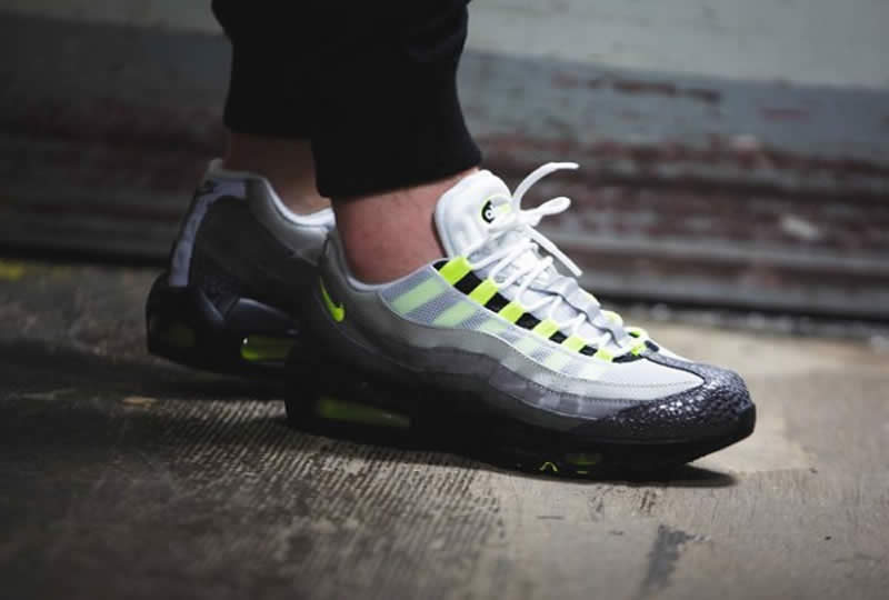 Nike Air Max 95 OG Neon On Feet