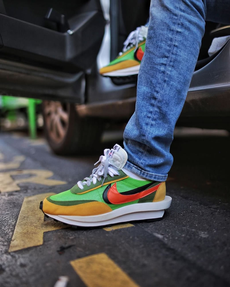 Sacai Nike Ldv Waffle Green On Feet Bv0073 300 (7) - newkick.vip